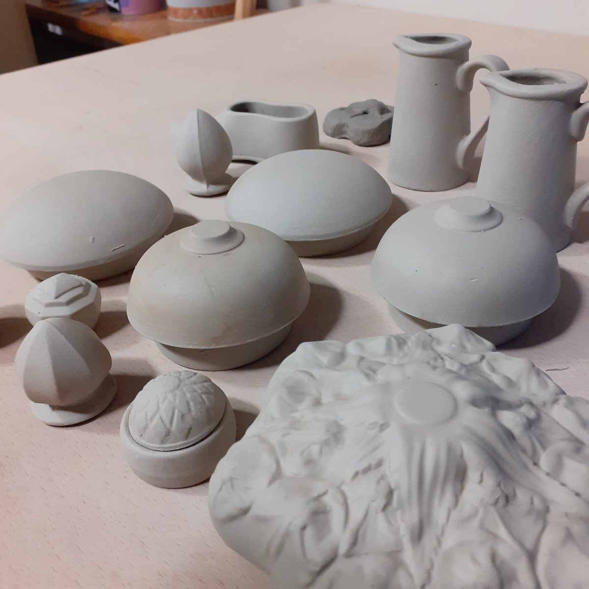 BCBfestival's tweet photo. Join us for February Clay Day! 💓

Our Foundations group at @StThomasMoreCA has been working hard, making pinch pots &amp; slip-cast forms for the Raku firing at this event.

📅  22 Feb 2023, 10am-3pm
📍St Thomas More Catholic Academy

Book your free ticket 👇
https://t.co/SFL2Gfmmwz https://t.co/xd3TYPVJU7