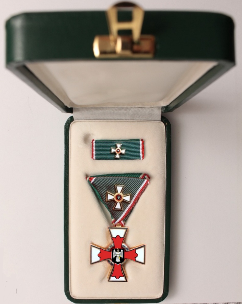 On the occasion of his birthday, General Gábor László Duke, by the grace of God, as Viceroy of Liberestien, I confer the title of Grand Commander of the Order of St. Gabriel of Liberestien to David Brooke, the Sovereign Lord Mayor of Ameristralia. God bless His Majesty.