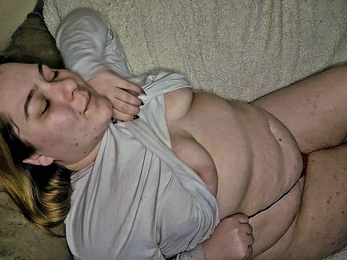 Netflix and chill 😏😉🤤💦💦💦💦 https://t.co/TA2zyHVQRR<a href="/tag/elizabethlovley"class="tags"><span>#elizabethlovley</span></a><a href="/tag/boudiourshoot"class="tags"><span>#boudiourshoot</span></a>