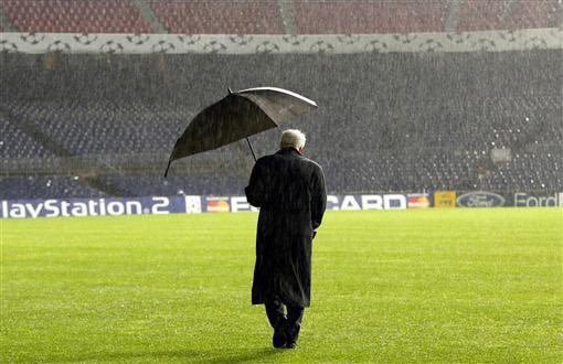 Happy heavenly 90th birthday to the gaffa. Sir Bobby Robson. 