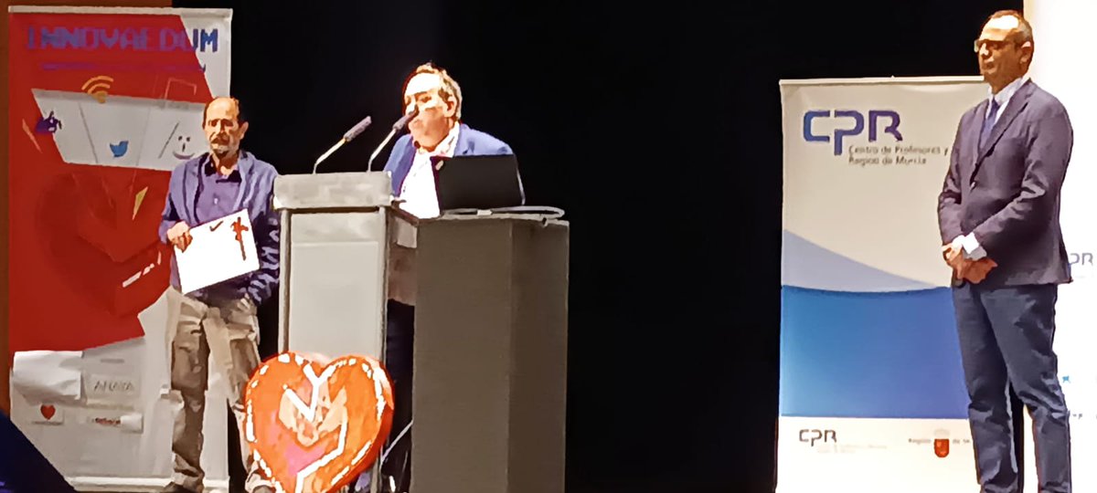Rubén Escvay presidente de 𝗗𝗶𝗿𝗲𝗰𝗺𝘂𝗿 ha inaugurado estas 𝗩𝗜𝗜 𝗷𝗼𝗿𝗻𝗮𝗱𝗮𝘀 𝗱𝗲 𝗜𝗻𝗻𝘃𝗮𝗲𝗱𝘂𝗺 comentando que como organización, estamos comprometidos en fomentar el desarrollo profesional y personal de los equipos directivos de nuestra región.
#innovaedum23