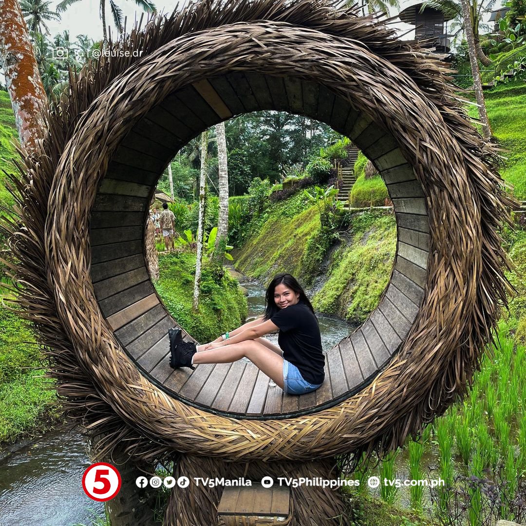 TV5manila's tweet photo. #SentiSaturday | Louise in Bali! Tunay ngang magandang bisitahin ang Indonesia π€©
Abangan siya sa #EncounterTV5 tuwing Lunes, Martes at Huwebes, 7PM sa #TodoMaxPrimetimeSingko!
#IBAngSayaPagSamaSama
πΈ: IG | louise.dr https://t.co/PFEaTUvsjp