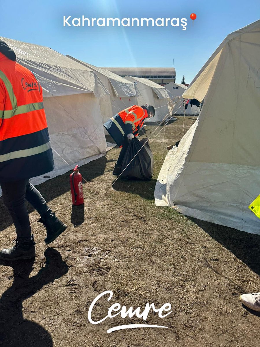Afet bölgelerindeki çadır kentlerin ve toplu alanların temizliği için çalışmalarımızı sürdürüyoruz
