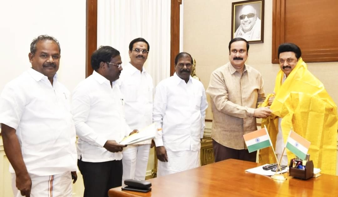 narendhira_bala's tweet photo. #Anbumani4VanniyarReservation

#வேண்டும்வன்னியர்இடஒதுக்கீடு 
@draramadoss #MeettoCM #TNGovt
@mkstalin  வன்னியர் 10.5 % இட ஒதுக்கீடு உடனடியாக கிடைத்திட நடவடிக்கை எடுக்க வலியுறுத்தி தமிழக முதல்வர் அவர்களை பாட்டாளி மக்கள் கட்சி தலைவர் அன்புமணி ராமதாஸ் அவர்கள் இன்று சந்தித்தார் https://t.co/3hSW60mYVd
