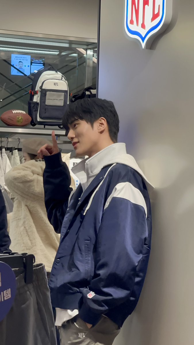 “체대”
다녀줘
“쇼트 국대”
“피겨 국대”
해줘
“금메달”
걸어줘
“부상”
입어줘
“좌절”
해줘
“곁에”
있어줘
일어서는
“계기”
되어줘
“사랑”
해줘