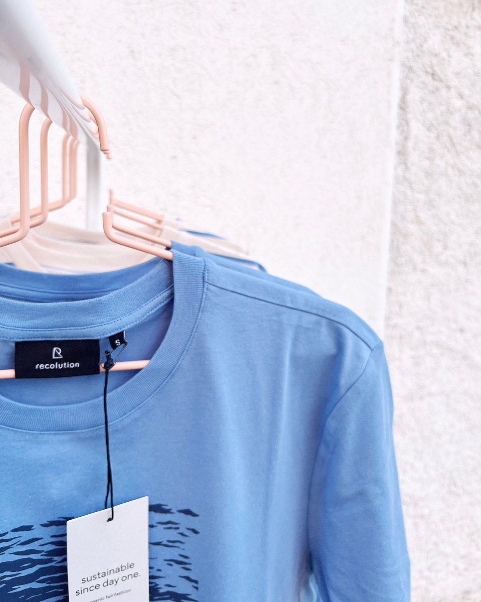 blaugabModaSana's tweet photo. 🔹Sustainable since day one🔹

Nos va llegando la #nuevatemporada de @recolution 👏🏻

👉🏻 https://t.co/CxNn3vIu9V

Camisetas sostenibles 100% #algodónorganico, sin químicos, sin metales pesados, de #comerciojusto y con #certificadogots💚 

#modasostenible #ropaecologica #blaugab https://t.co/P7bA8fHykw