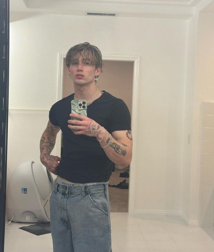 Leti_hacker's tweet image. O que este homem come ao pequeno almoço? Para ficar perfeito desta forma ❤️❤️