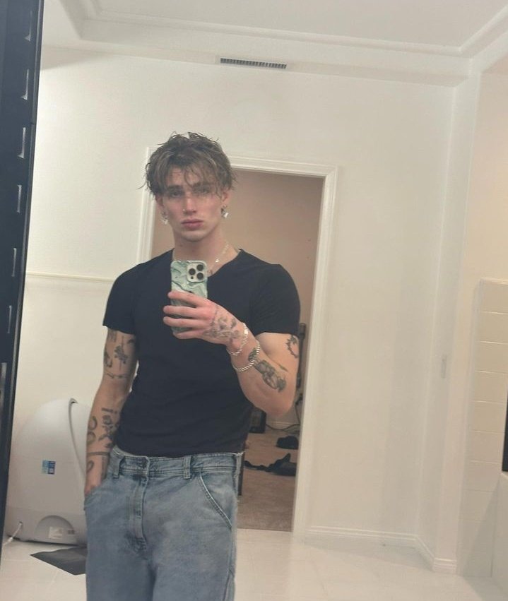 Leti_hacker's tweet image. O que este homem come ao pequeno almoço? Para ficar perfeito desta forma ❤️❤️