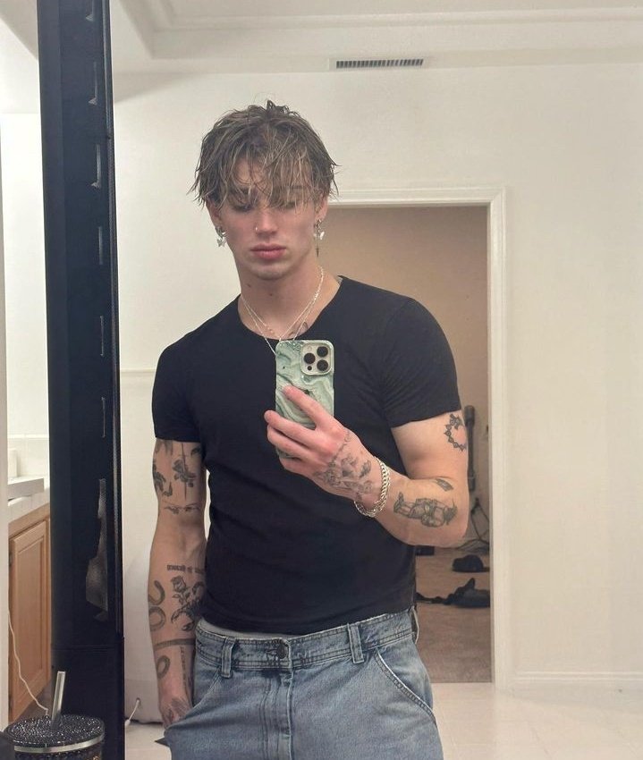 Leti_hacker's tweet image. O que este homem come ao pequeno almoço? Para ficar perfeito desta forma ❤️❤️