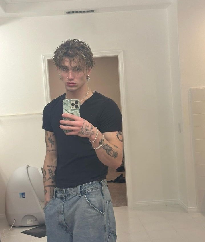 Leti_hacker's tweet image. O que este homem come ao pequeno almoço? Para ficar perfeito desta forma ❤️❤️