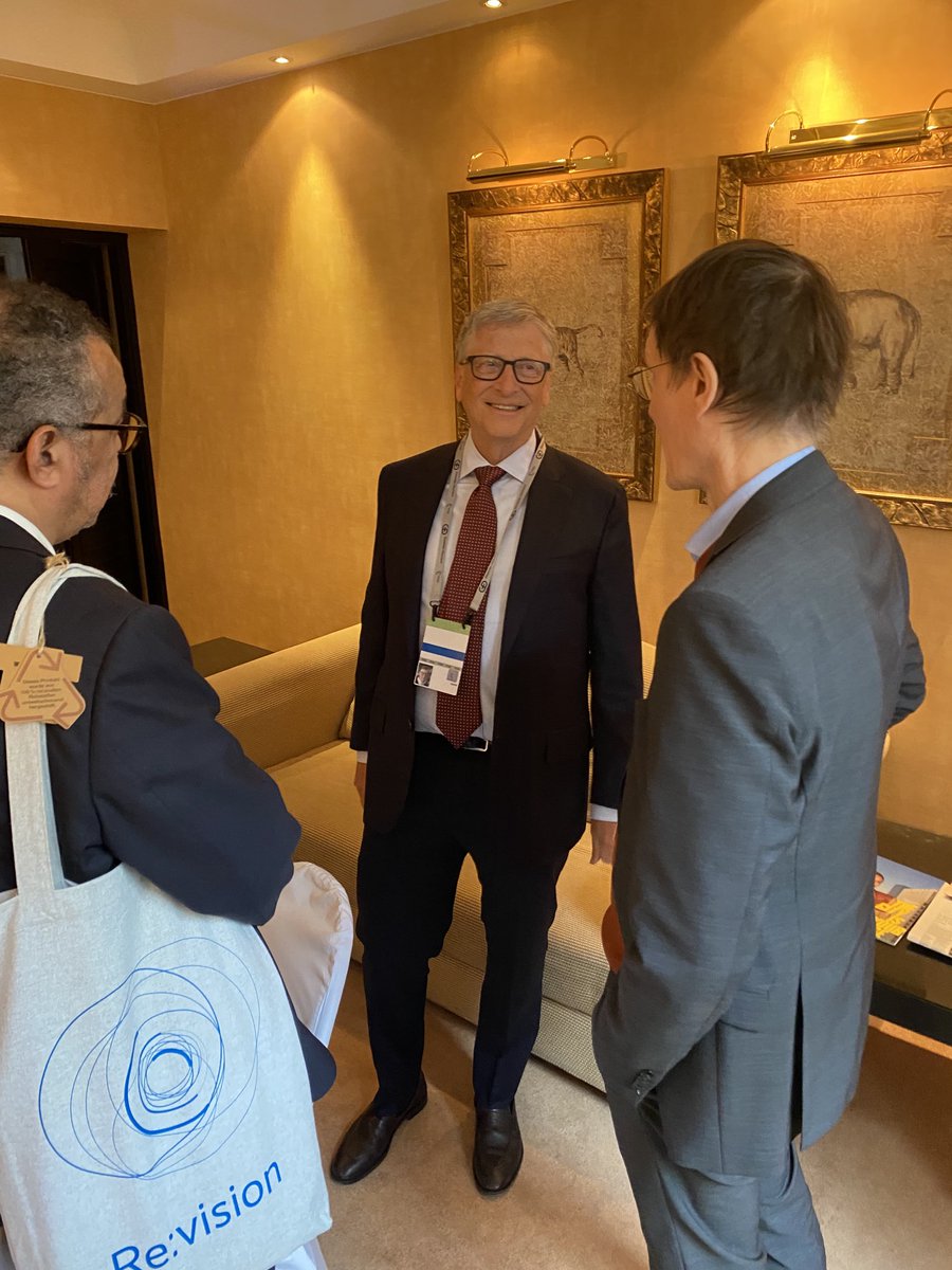 Mit ⁦<a href="/BillGates/">Bill Gates</a>⁩ und WHO Generaldirektor ⁦<a href="/DrTedros/">Tedros Adhanom Ghebreyesus</a>⁩ bei der Münchener Sicherheitskonferenz. Neue Pandemien sind sicher. Die Frage ist nur: wann und sind wir dann besser vorbereitet. Daran haben wir gearbeitet.