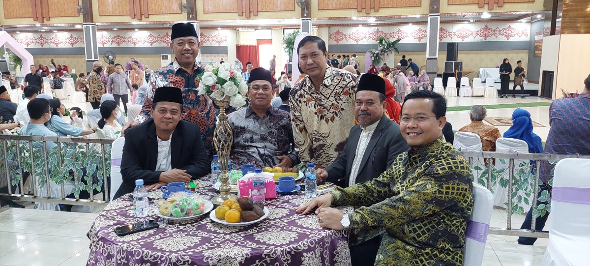 Bersama KH. Adrian Mafatihullah Kariem (Pimpinan Ponpes La Tansa, Banten), KH. Suparman (Pimpinan Ponpes Daar El-Rofa, Banten), Ustadz Thamrin Hafidz (Ketua Majlis Asatidz La Tansa) menghadiri acara pernikahan anak ke-3 dari Ustadz Syahroni di Univ. La Tansa Mashiro, Lebak Banten