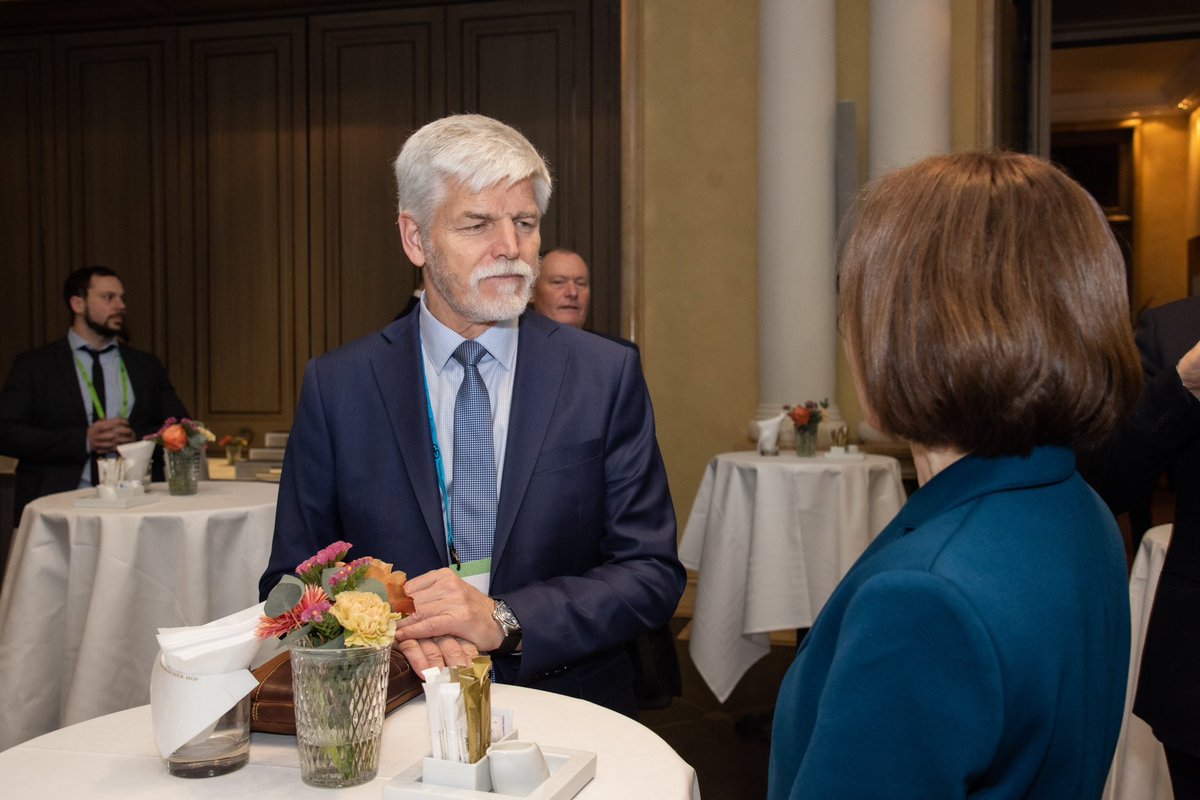 sandumaiamd's tweet photo. Delighted to meet 🇨🇿President-elect @general_pavel and extend my warm congratulations on his electoral victory.

Look forward to working together to enhance 🇲🇩-🇨🇿 ties and advance our shared interests.

Grateful for 🇨🇿's unwavering support in 🇲🇩's accession to the EU. https://t.co/7HtMu3PY8q