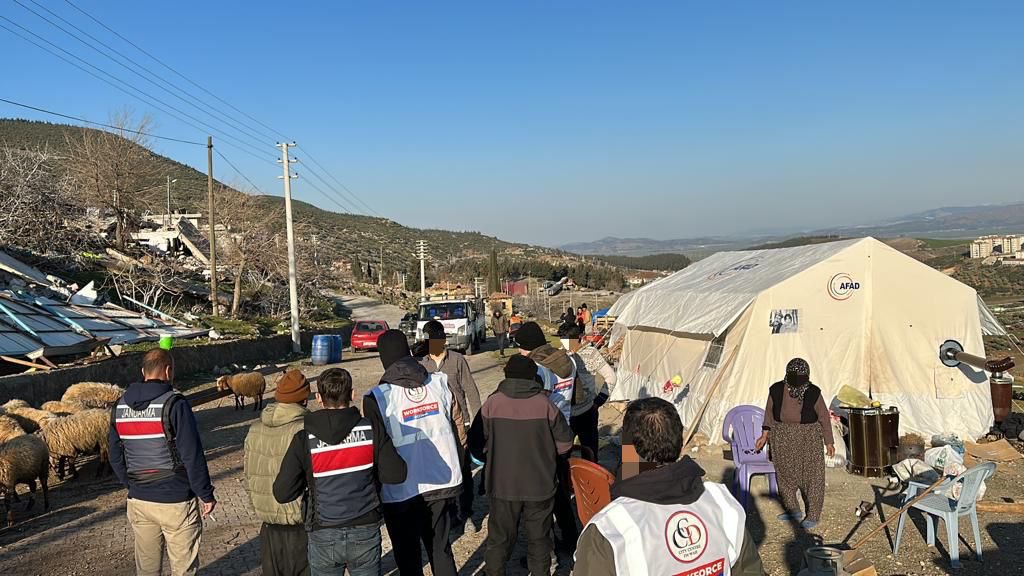 CCDawah's tweet photo. #TurkiyeEarthquake 

#CCDworkforce going up into the mountainous regions to provide aid to the hard to reach zones. https://t.co/yHC21bF9SR