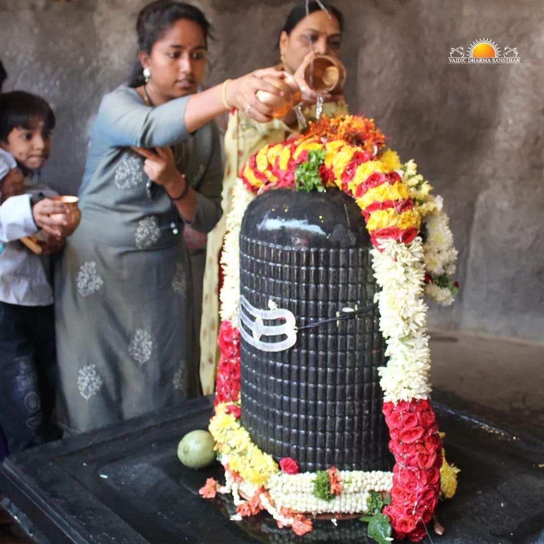 RIPUSUDAN20's tweet photo. Maha Shivratri Spl Darshan of Sri Saamba Parameshwara Temple, Bangalore Ashram

#mahashivratriwithgurudev #PowerOfShivratriSankalpa #mahashivratri #mahashivratri2023 #shiva #saamba #parameshwara https://t.co/KQnuUkosXp