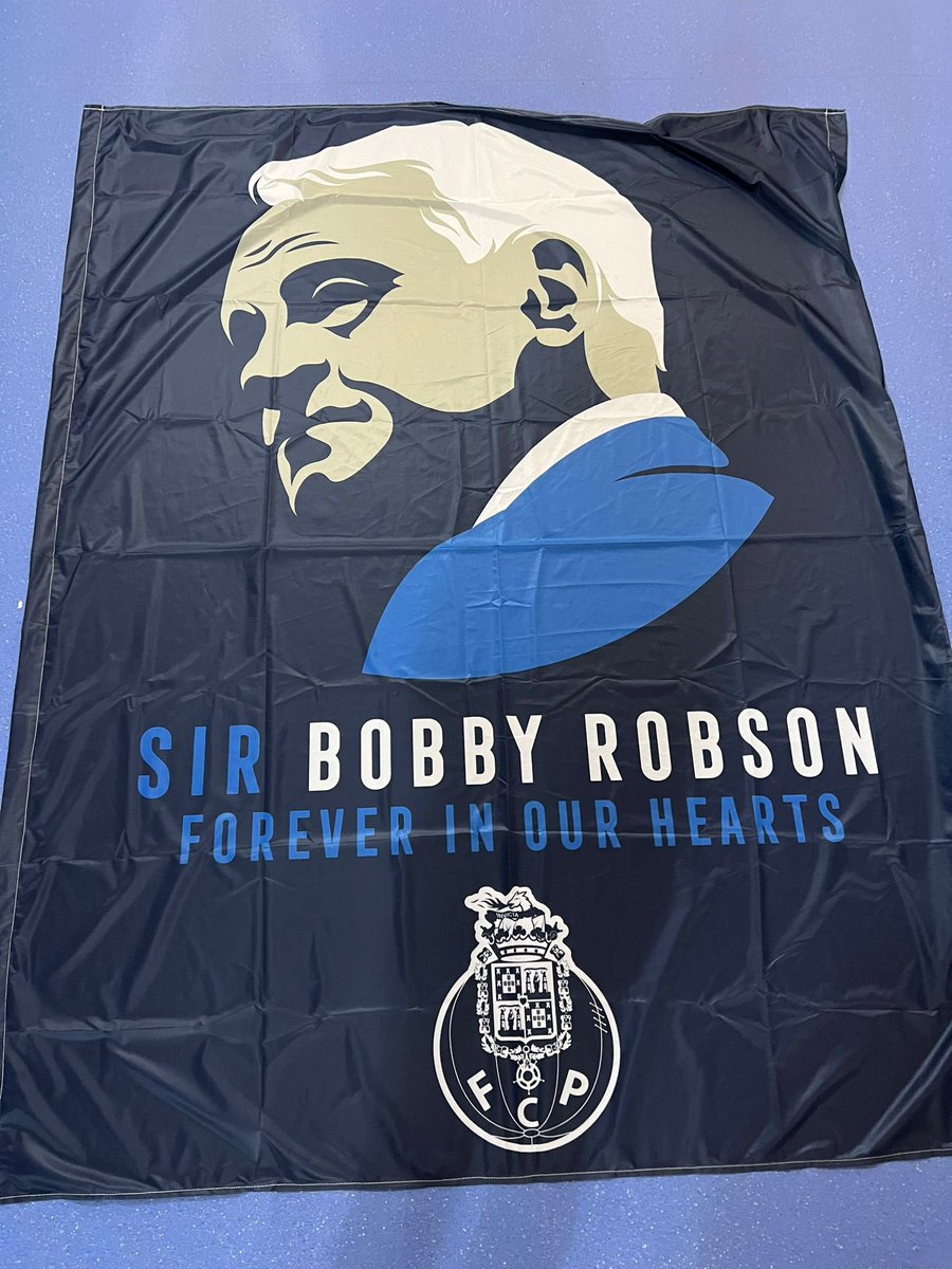 worflags's tweet photo. Today’s display will incorporate flags from every team that Sir Bobby either played for or managed. A tribute to his incredible career.

We’d like to thank @FCPorto, @PSV, @SportingCP_en and @IpswichTown for sending flags over. 

#BOBBY90 https://t.co/hz0NxpS59f