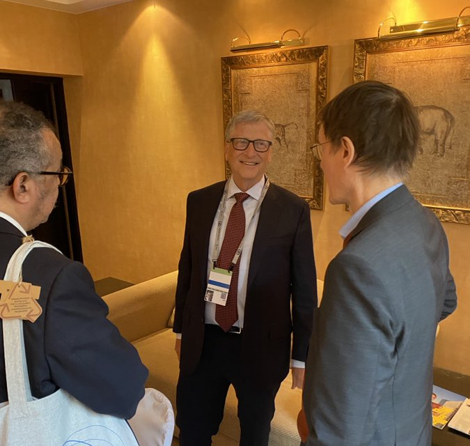 disclosetv's tweet photo. JUST IN - Bill Gates, WHO's Tedros, and the German Health Minister meet at the Munich Security Conference. https://t.co/t1o3i7kMrD