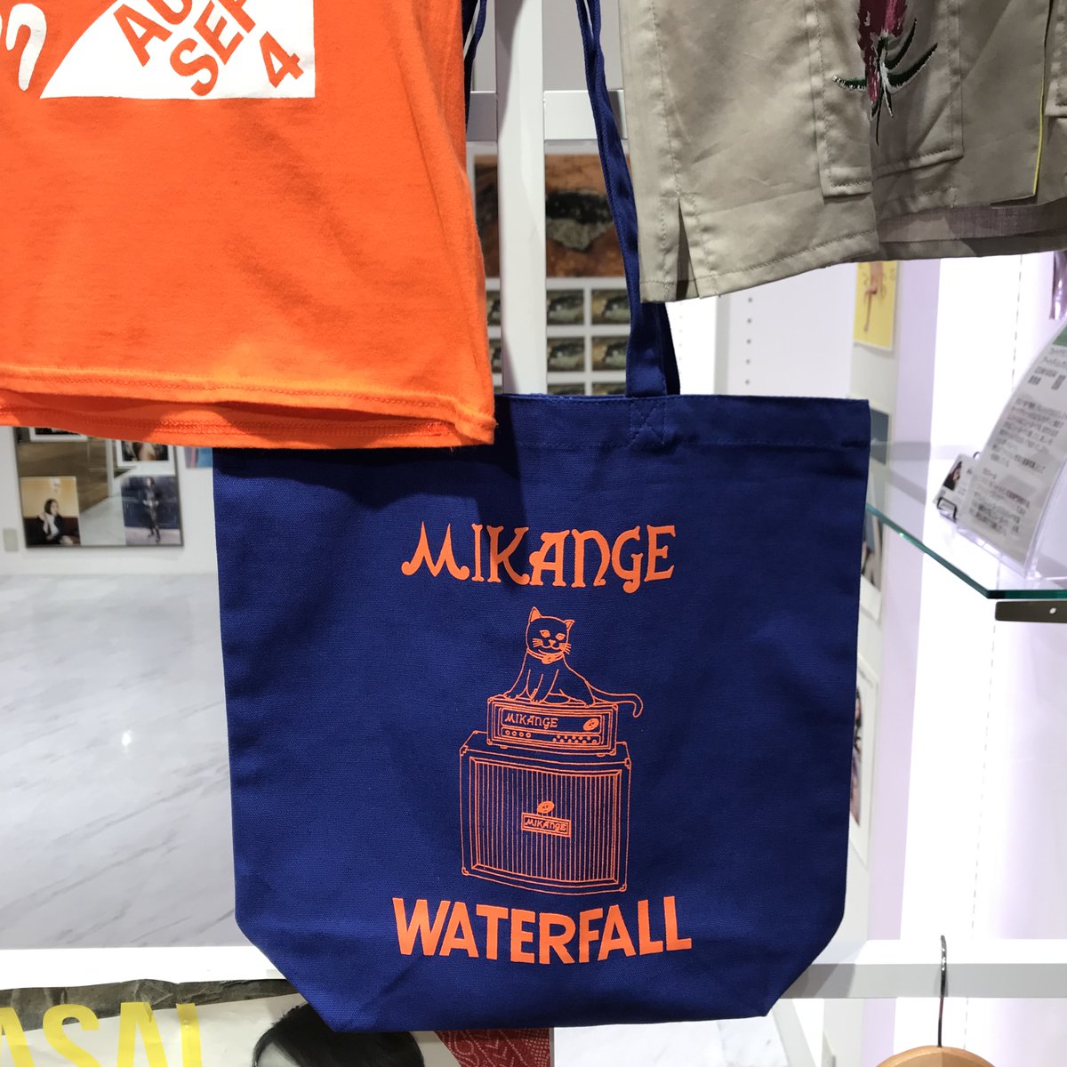 WATERFALL1989's tweet photo. 【「WATERFALL #錦糸町パルコ 3F期間限定店」夜21時まで営業しています】
11cmのマチ付きで便利♪
同階に菓子 #PXSTORE コスメ #ローズマリー☆
#コスメ も #お菓子 も入る
「#ねこ #ロック #アンプ& #レゲエ #トートバッグ」
https://t.co/7be22CtLyN
#ポケパル 払いがP貯ってお得!
#錦糸町 #亀戸 https://t.co/oO67vAe8N1