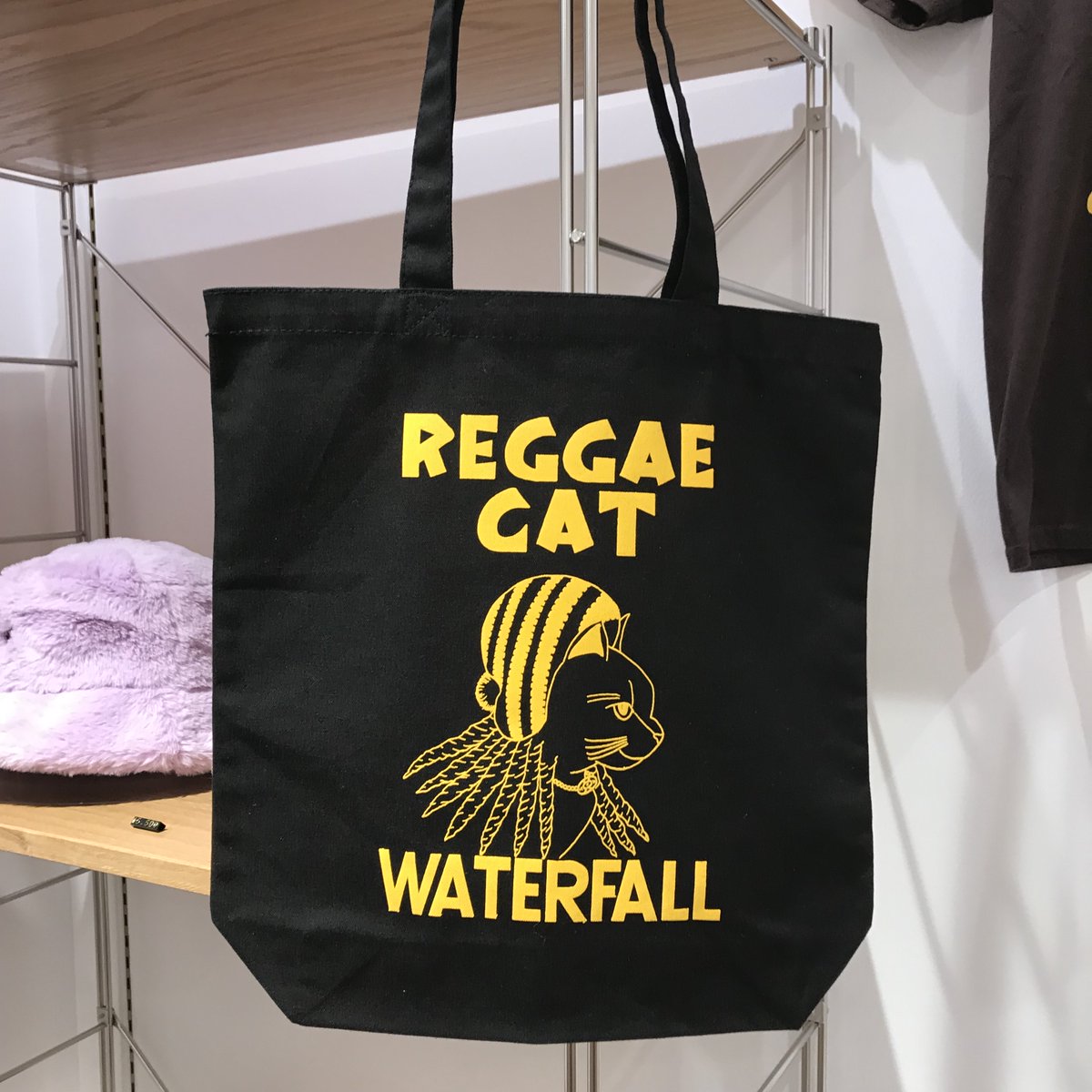WATERFALL1989's tweet photo. 【「WATERFALL #錦糸町パルコ 3F期間限定店」夜21時まで営業しています】
11cmのマチ付きで便利♪
同階に菓子 #PXSTORE コスメ #ローズマリー☆
#コスメ も #お菓子 も入る
「#ねこ #ロック #アンプ& #レゲエ #トートバッグ」
https://t.co/7be22CtLyN
#ポケパル 払いがP貯ってお得!
#錦糸町 #亀戸 https://t.co/oO67vAe8N1