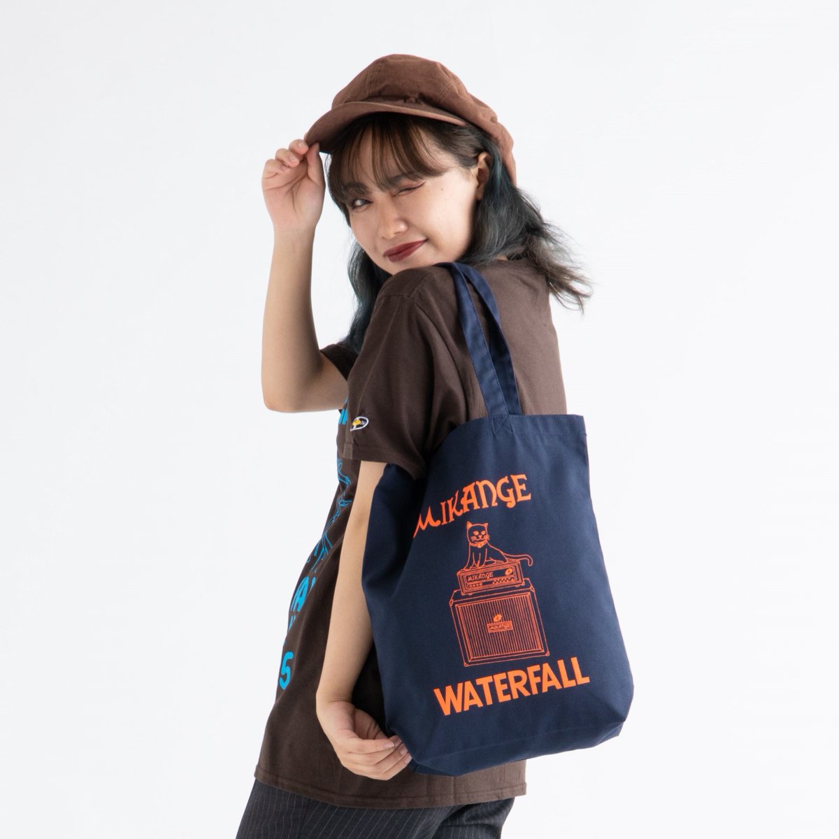 WATERFALL1989's tweet photo. 【「WATERFALL #錦糸町パルコ 3F期間限定店」夜21時まで営業しています】
11cmのマチ付きで便利♪
同階に菓子 #PXSTORE コスメ #ローズマリー☆
#コスメ も #お菓子 も入る
「#ねこ #ロック #アンプ& #レゲエ #トートバッグ」
https://t.co/7be22CtLyN
#ポケパル 払いがP貯ってお得!
#錦糸町 #亀戸 https://t.co/oO67vAe8N1