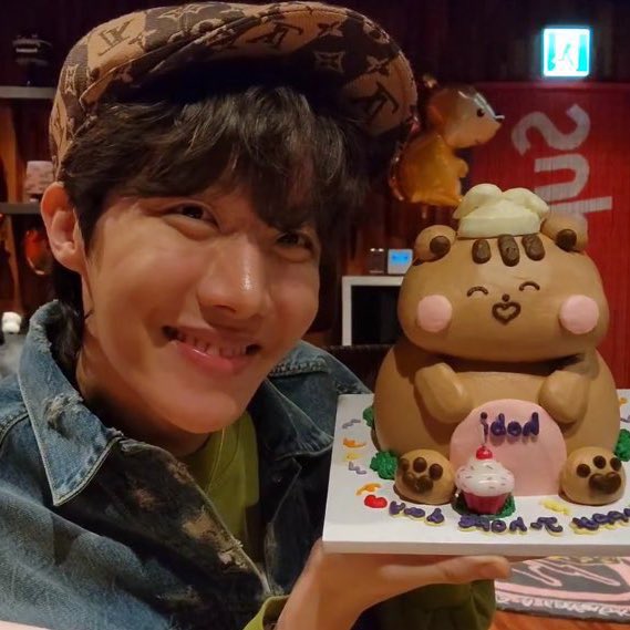 happy hobi day ! （╹◡╹）♡