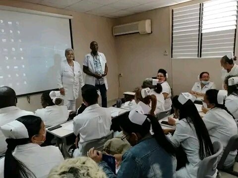 ArelysLic's tweet photo. Nuestra brigada " María Magdalena Gonzáles Ortega" continua su superación en la capital de todos los cubanos. La enfermería avileña apuesta por mas. Somos de los que vamos a seguir trabajando por un futuro mejor.
#SomosCuba 
#SomosContinuidad 
#LatirAvileño https://t.co/Cmswf3jYEc