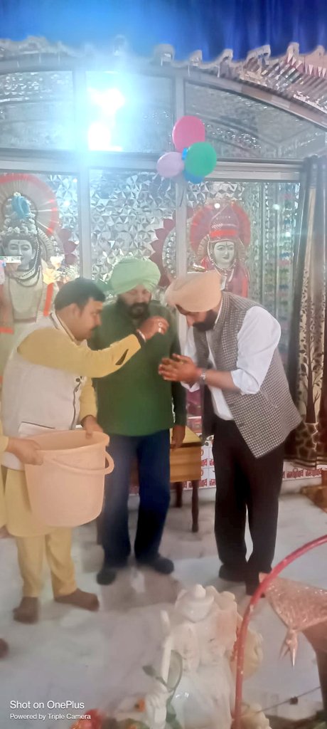ravigrewalmoga's tweet photo. ਸ਼ਿਵਰਾਤਰੀ ਦੇ ਸ਼ੁੱਭ ਦਿਹਾੜੇ ਤੇ ਪੰਚਮੁਖੀ ਸ਼ਿਵ ਮੰਦਰ ਮੁਹੱਲਾ ਪੱਬੀਆਂ ਵਿਖੇ ਨਕਮਸਤਕ ਹੁੰਦੇ ਹੋਏ।
#Dharmkot
#shivratri2023
@BJP4Punjab https://t.co/zGATay2OOb