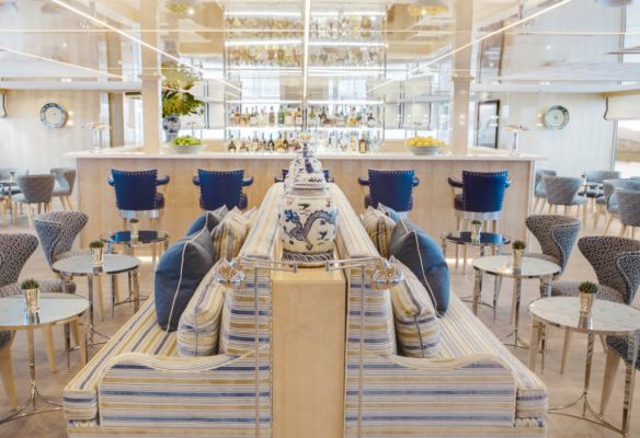 cruiseselect's tweet image. 𝗗𝗶𝗱 𝘆𝗼𝘂 𝗸𝗻𝗼𝘄 𝗲𝘃𝗲𝗿𝘆 𝗨𝗻𝗶𝘄𝗼𝗿𝗹𝗱 #𝗥𝗶𝘃𝗲𝗿 #𝗦𝗵𝗶𝗽 𝗶𝘀 𝘂𝗻𝗶𝗾𝘂𝗲?
👀 We&apos;ve been on 𝑺.𝑺 𝑩𝒆𝒂𝒕𝒓𝒊𝒄𝒆 for a look around 
🌟 Marvel at the Murano Chandelier!
🌟 Compare our unique before &amp;amp; after photos!
👉  buff.ly/3UsqIjX
@UniworldCruises