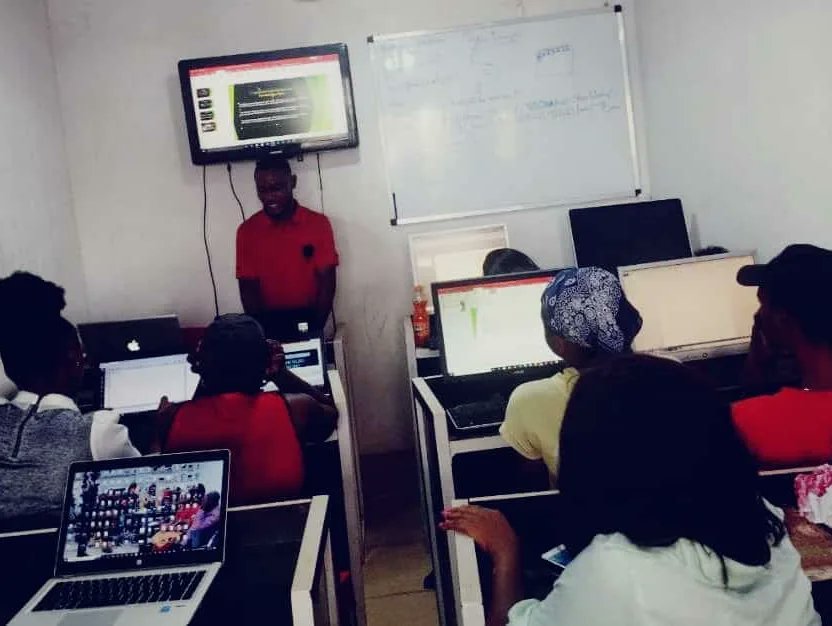 Ozox_bs's tweet photo. Training In Session

#Software Development
#Programing
#Java GUI Development 
#Core Java
#Core Python Python Django Full Stack
#SQL Scripting
#UI/UX
#PHP
#MySQL
#Web master
-------------
#BBT 
#OzoxBusinessSchool 
#OzoxConsulting https://t.co/QGsVV76sxk