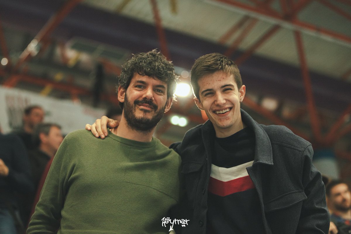 🤘🏻Buen deporte, buena comida, mejor gente.

Mila esker, lagunak💛💙

📸 el GRAN <a href="/haimar_marcos/">Haimar Marcos</a>