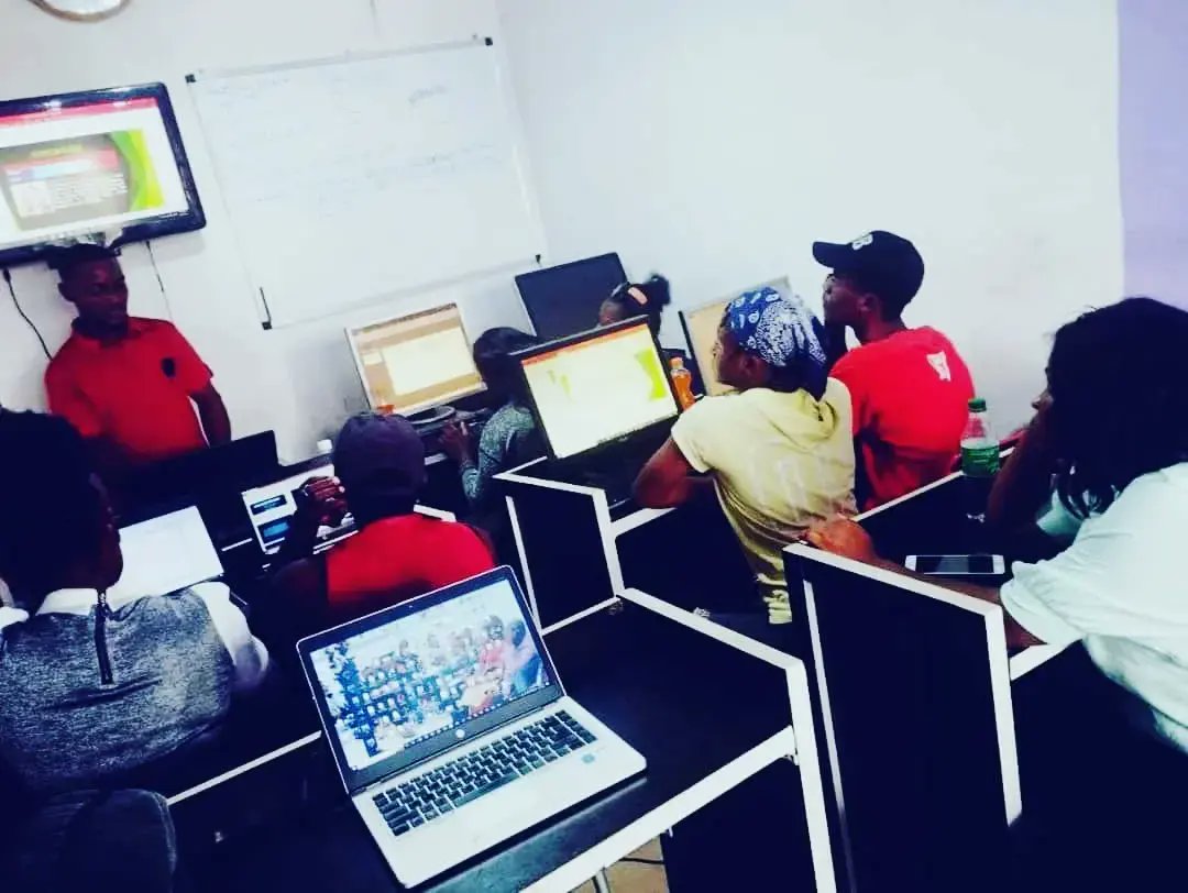 Ozox_bs's tweet photo. Training In Session

#Software Development
#Programing
#Java GUI Development 
#Core Java
#Core Python Python Django Full Stack
#SQL Scripting
#UI/UX
#PHP
#MySQL
#Web master
-------------
#BBT 
#OzoxBusinessSchool 
#OzoxConsulting https://t.co/QGsVV76sxk
