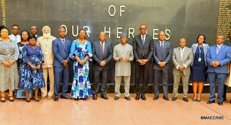 rouamba_olivia's tweet photo. Ce jeudi 16/23, en compagnie des ministres des affaires étrangères de la République du Mali et de la République de Guinée, nous avons  eu des échanges avec le Président de la Commission de l’UA et le Commissaire aux Affaires politiques, paix et sécurité dans les  locaux de #UA https://t.co/ggI1rv3V6u