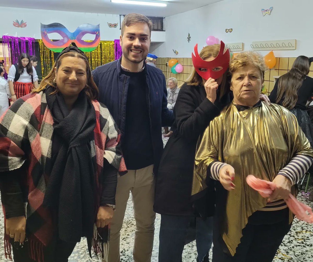 _kikocalderon_'s tweet photo. Ayer tarde compartimos unos buenos momentos con los vecinos y vecinas del barrio de Veracruz con motivo de la fiesta de Carnaval.  
#Barrios #Antequera https://t.co/0wlldJI6v6