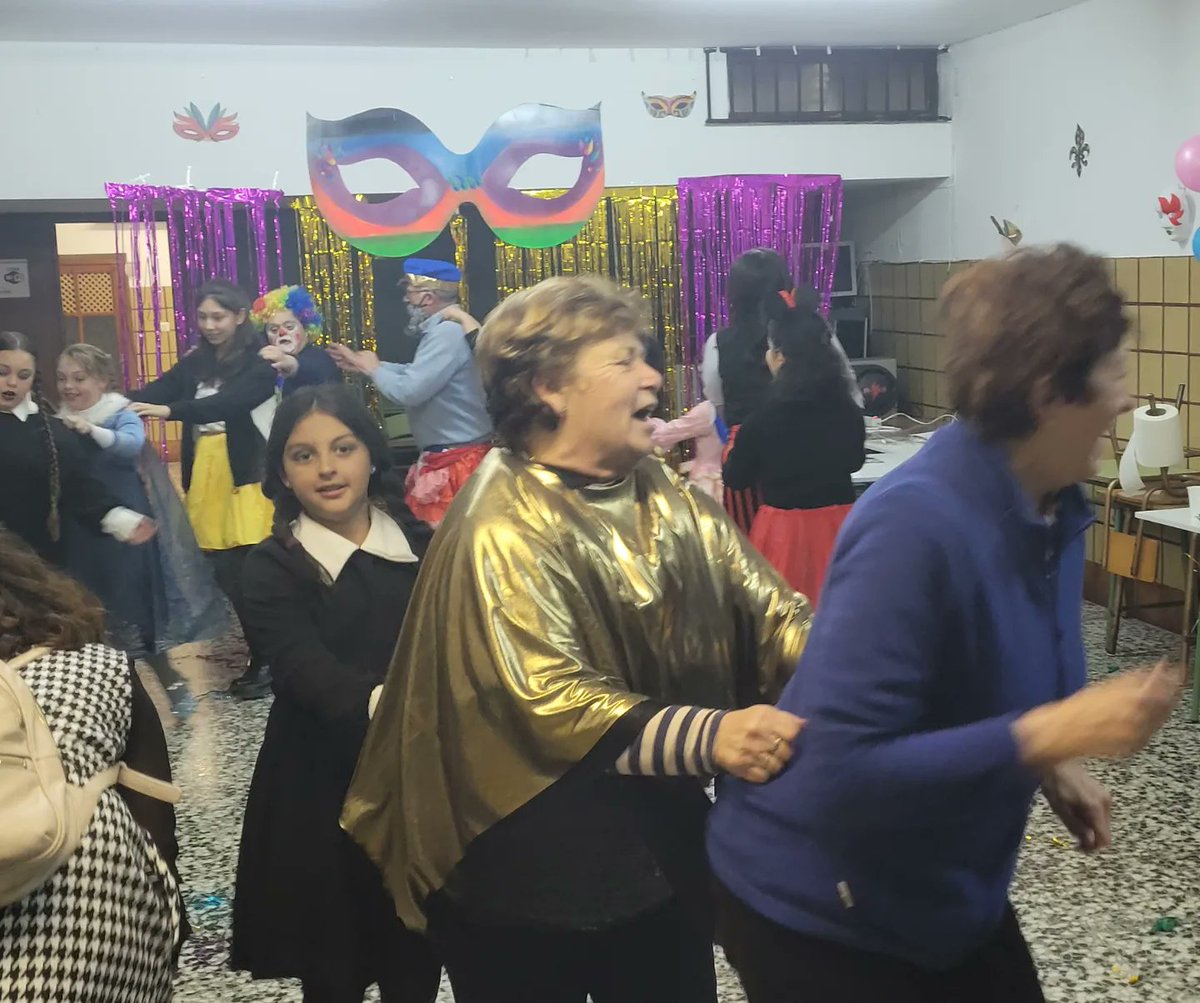 _kikocalderon_'s tweet photo. Ayer tarde compartimos unos buenos momentos con los vecinos y vecinas del barrio de Veracruz con motivo de la fiesta de Carnaval.  
#Barrios #Antequera https://t.co/0wlldJI6v6
