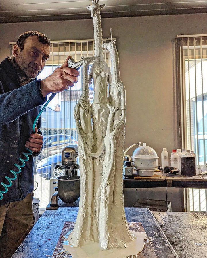 🦒 A l'#atelier moulage, #Girafe et ses trois #Filles 😍

Découvrez toutes mes #sculptures girafe ⤵️
➡️ sophie-verger.com/fr/26-sculptur…

#Art #AtelierDArtiste #Sculpture #Sculptor #Sculpteur #Giraffe #animalsculpture #artsculpture #ArtCollector #ArtForSale #ArtWork #PhotoArt #photography