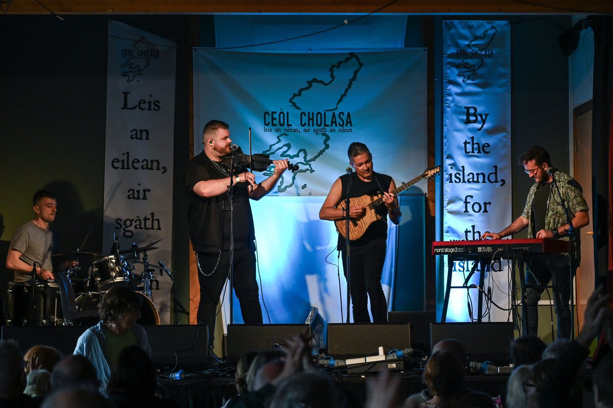 Ceòl Cholasa tweet media