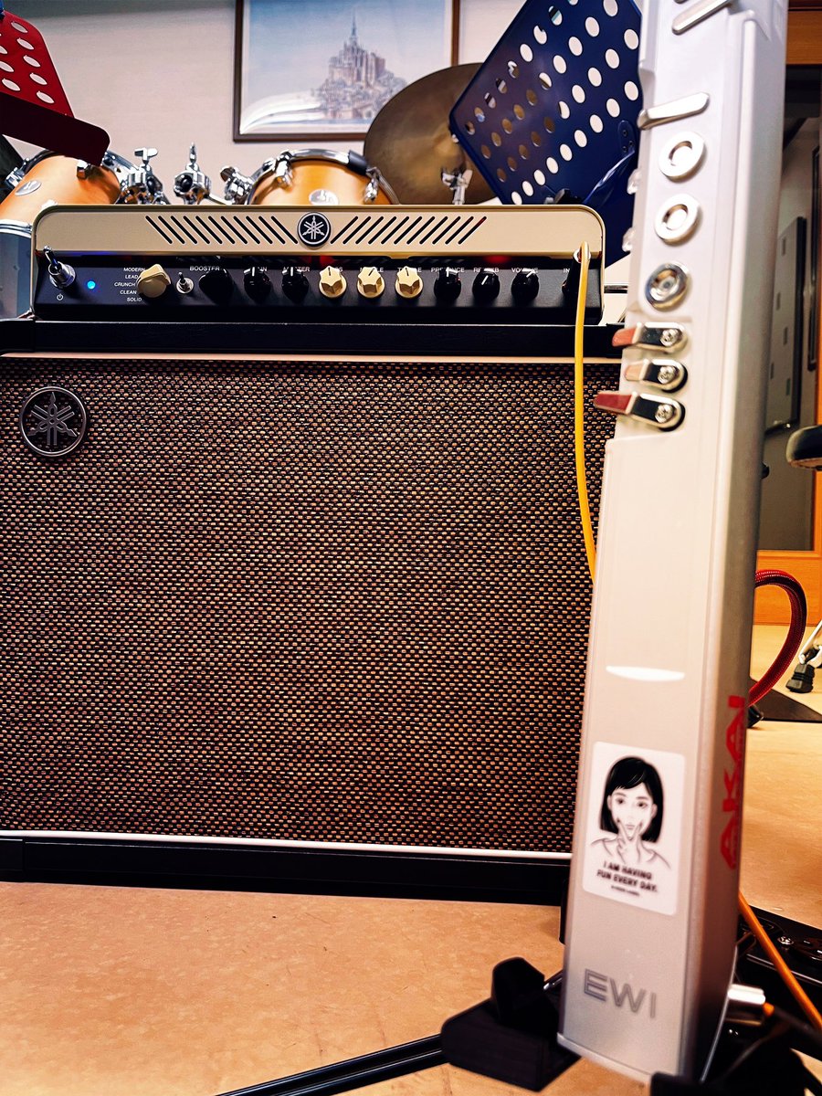 kajitaisamu's tweet photo. 明日の教室発表会で生徒さんとEWI二重奏をします。
音楽ホールでEWIを吹くのは相当気持ちが良いですよ👍広いのでTHR-100Hはそのままで、Orange MICRO TERRORは12インチのキャビにセット‼️キャラが違って面白い😊

#akaiewi #AKAIEWI #ewi #EWI #yamaha #thr100h #orangeamps #microterror https://t.co/hpa9cF56bO