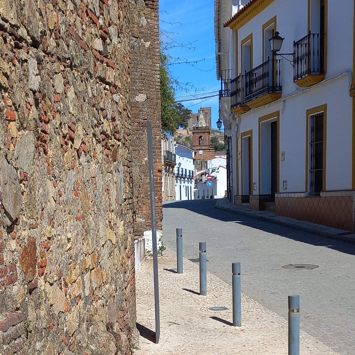 Cortegana_tur's tweet photo. Así se ve Cortegana desde la Ermita de San Sebastián 😍📷
#cortegana #pueblomagico #huelvamagica #callesconencanto #vistasqueenamoran #destinosconencanto #turismorural #ecoturismo #pararespiraysientecortegana #sierradearacenaypicosdearoche https://t.co/bdAHzbYuyT