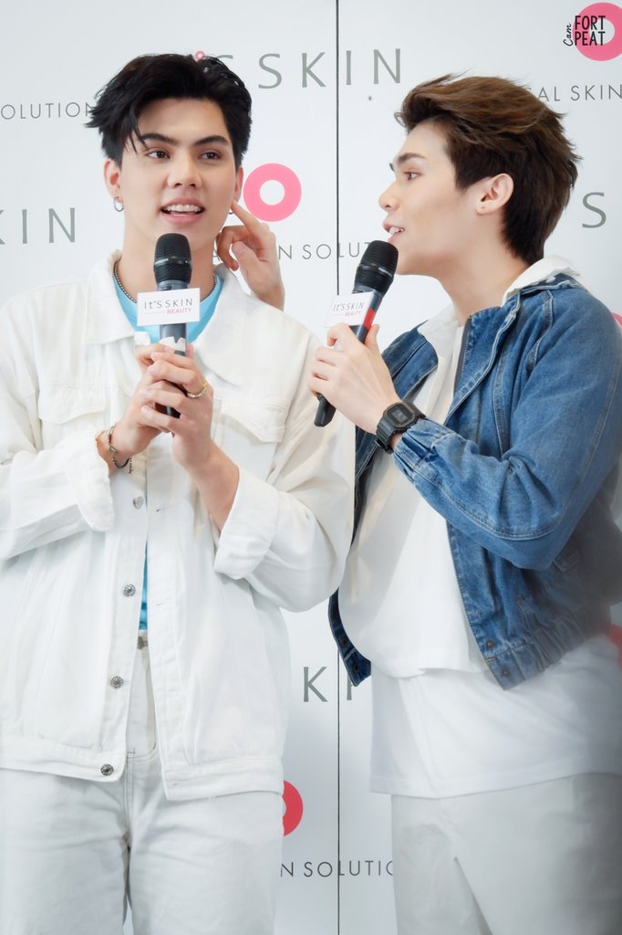 comFortXcomPeat's tweet photo. ไหนขอพี่ดูหน่อยซิ 😊😊

#BabyFeat
#fortfts
#Peatwasu
#ITSSKINxFortPeat https://t.co/0wfltABync