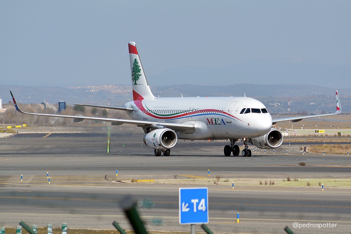 pedrospotter's tweet photo. #BuenosDias nuevas fotos desde el #MiradorDeBarajas
#Airbus #A320 (T7-MRF) @MEAAIRLIBAN
#aviation #avgeek #avgeeks #planes #planespotting #spotter #spotting #aviationdaily #aviationlovers #aviationphoto #Libano #AirLiban #Liban #aviacion #planespotter #MiddleEastAirlines https://t.co/SQTSVNTBkE