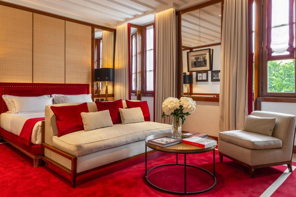 cppluxury's tweet photo. Ferragamo’s new hotel, Portrait Milan, aims for a high positioning among the cities top luxury hotels (REVIEW)
https://t.co/1pJPe98bk4
#PortraitMilano #Milan #PortraitCollection #LungarnoCollection #Ferragamo #FerragamoFamily #luxury #luxuryhotels #finedining @LungarnoTweet https://t.co/UBAjkEEkgf