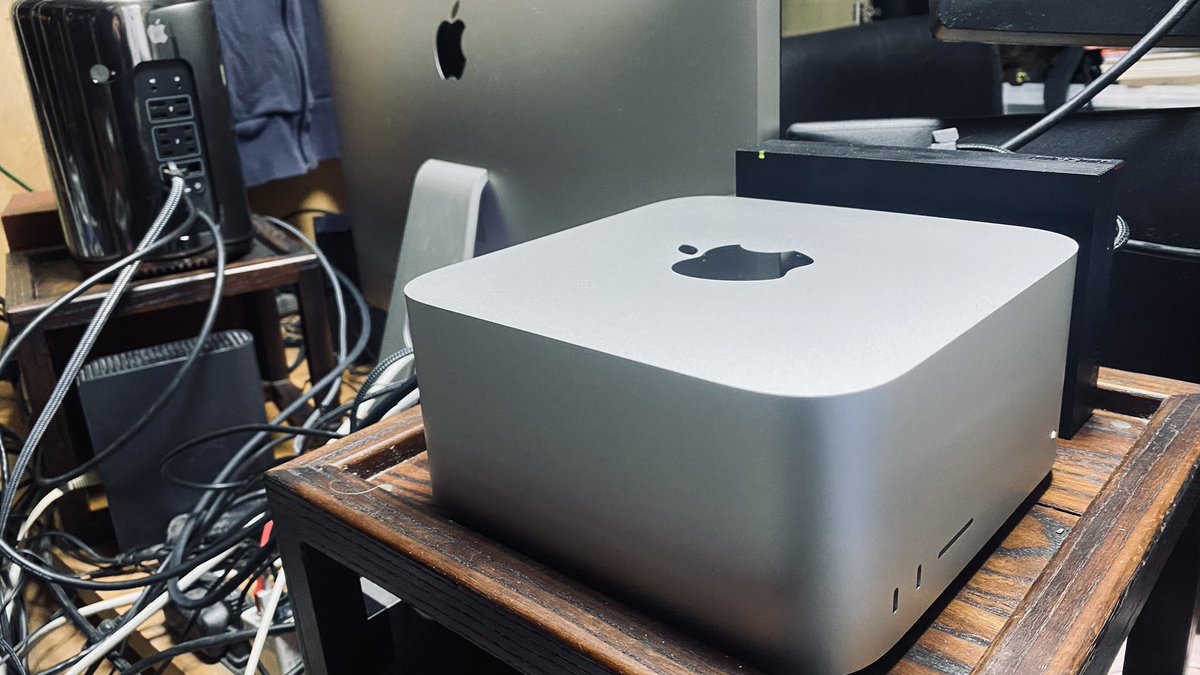 ozzy3635's tweet image. シン・エンジン）「ゴミ箱から弁当箱へ」（#MacPro2013 から #MacStudio2022 へ）不具合がなければ確実に速い😎‼️
#死ぬまでAppleと共に（笑）