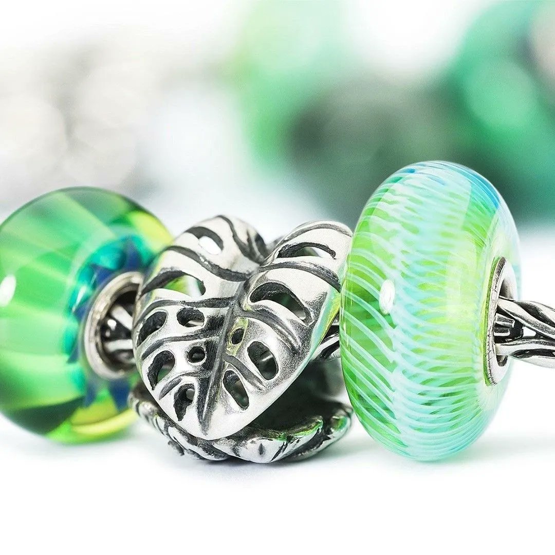 JewelFirst's tweet photo. If you blend all the colours of the jungle and let the sun ignite it, you will get the magnificent colour of the bird of paradise, turquoise.⠀⠀
⠀⠀
This bead is made from Murano Glass and Sterling Silver.

https://t.co/eJ2zjN5BoO https://t.co/XsMhjPZ3ex