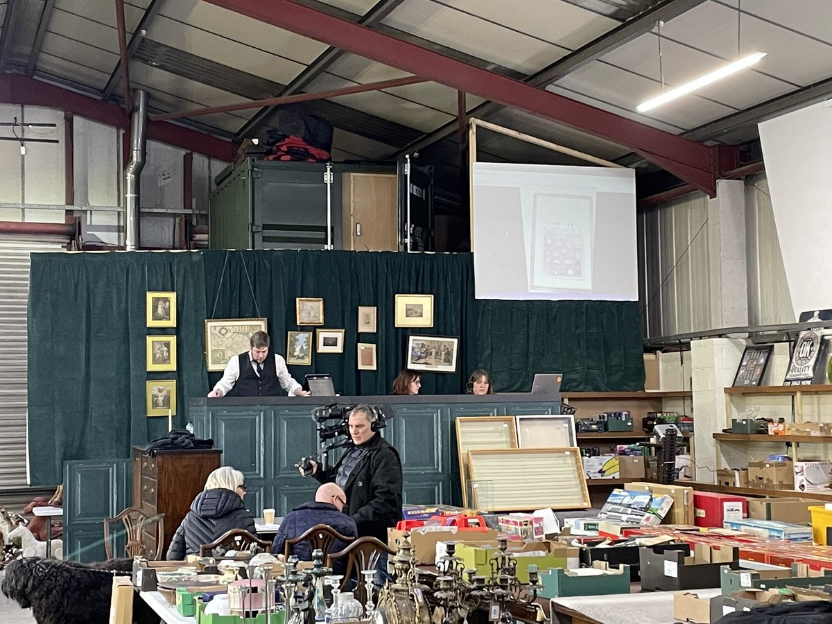 PhilMews's tweet photo. Last auction of this series #yorkshireauctionhouse #locationfilming https://t.co/agXKA7d1ff