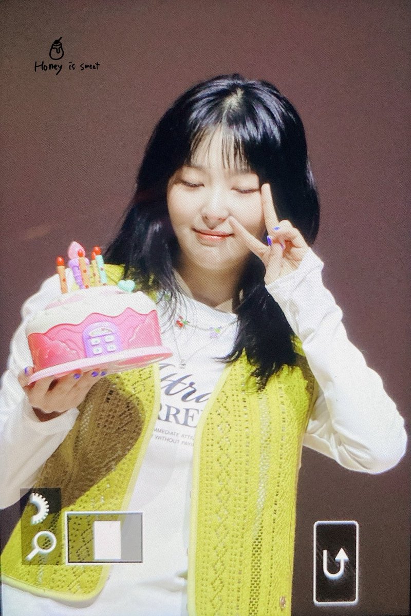 HoneyIsSweet210's tweet photo. 230218 생일파티

#레드벨벳  #RedVelvet  #SEULGI   #슬기 https://t.co/rnTlIDjzOL