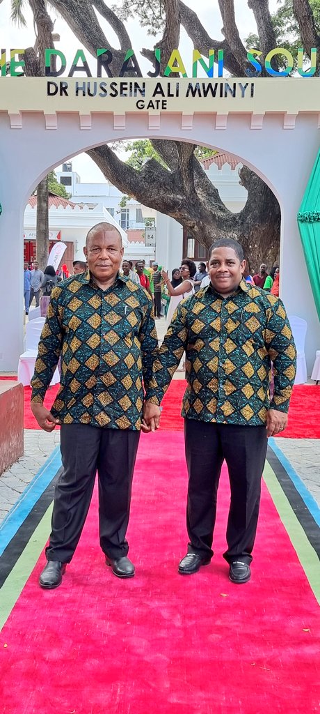 ahmedkherlid's tweet photo. Leo tulijumuika pamoja na Mheshimiwa Dkt. Hussein Ali Mwinyi Rais wa Zanzibar na Mwenyekiti wa Baraza la Mapinduzi @DrHmwinyi katika Ufunguzi wa Darajani Bazar. @SuluhuSamia https://t.co/LXOwGbFZHO