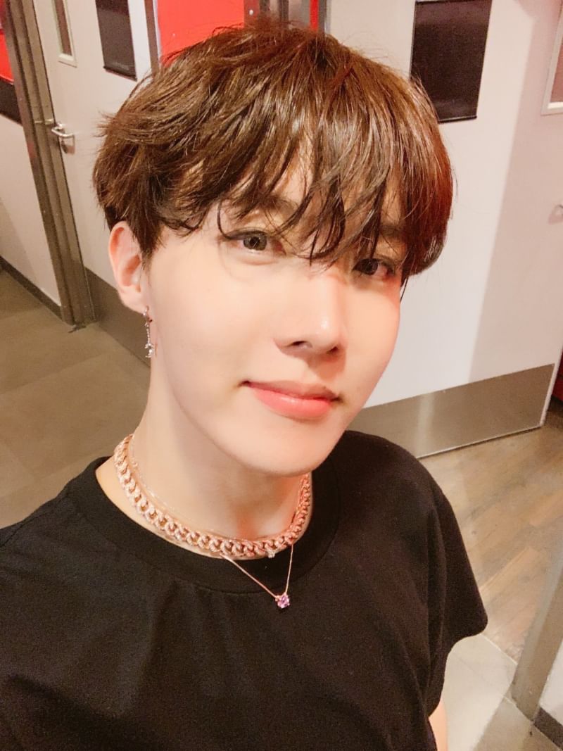 Seokmin95's tweet photo. Happy Birthday Hobi-ah 🥰🥳💜🎂

#HappyBirthdayJhope 
#JHOPEDAY https://t.co/W6is7B9ZWl