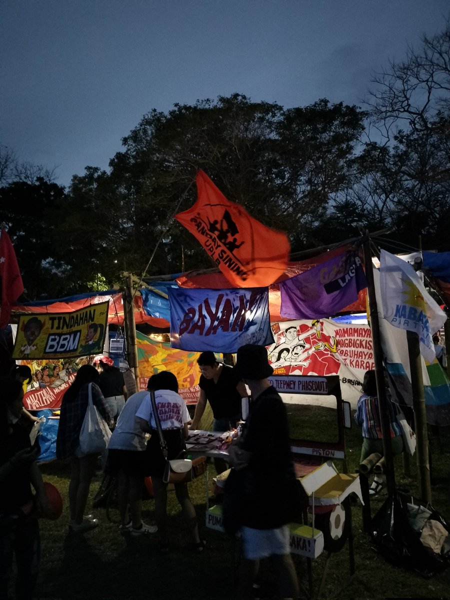 Arats sa booth ng BAYAN Laguna!

#UPLBFebFair2023 
#BIGKISAN
#DefendBicol 
#DefendSouthernTagalog