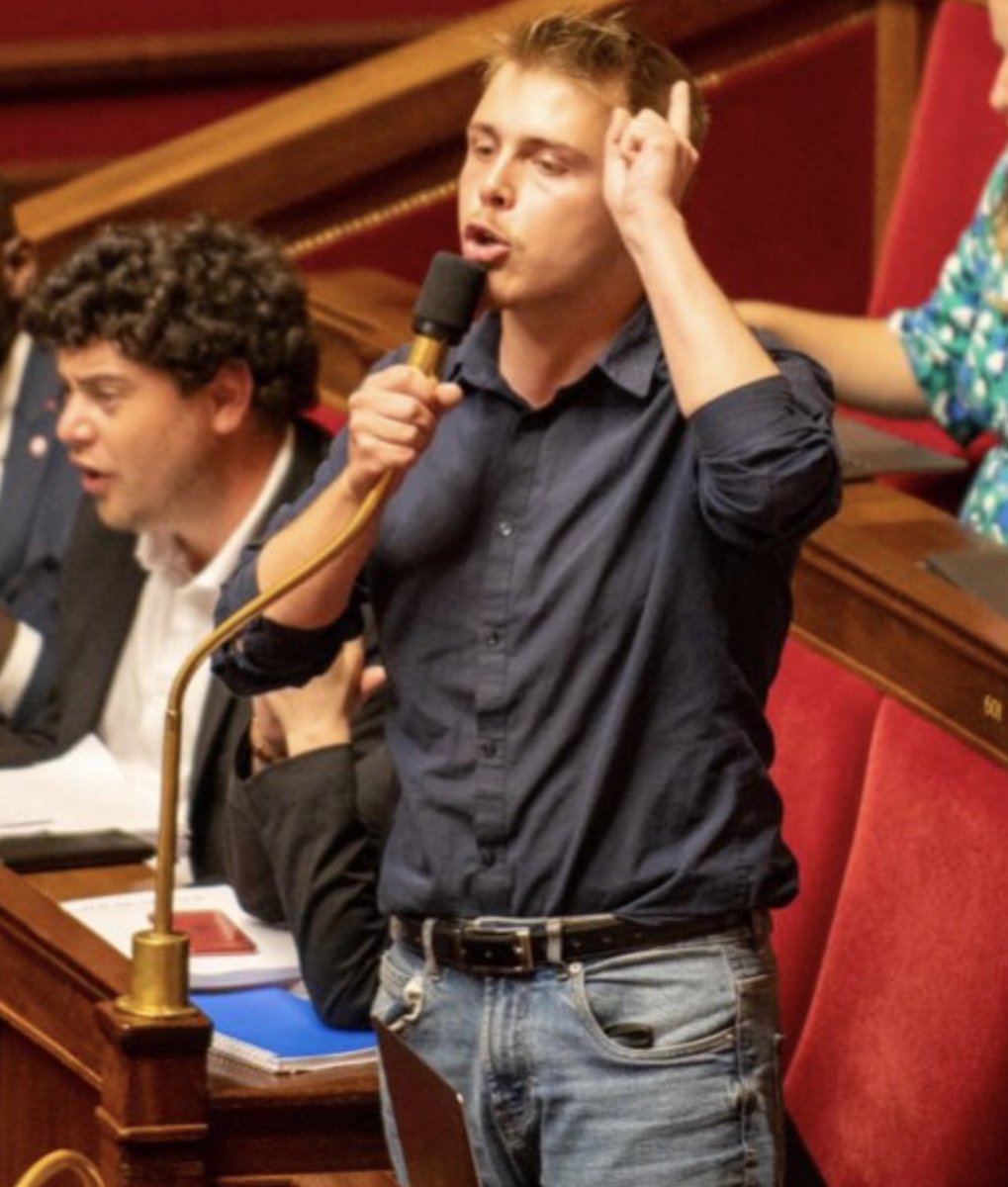 Les députés #LFI touchent 7000€ par mois, ils représentent le peuple.
Ils vont à l’Assemblée Nationale comme au marché ou à la plage.
Les clochards de la République.
#DirectAN