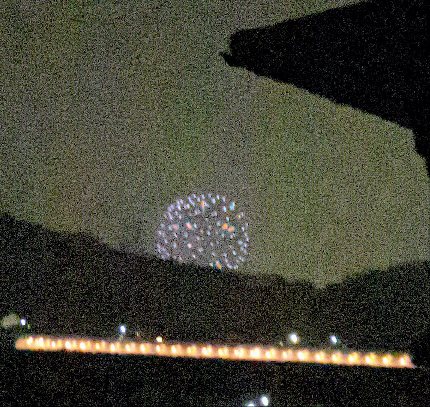LOBDZMpUPQ5b2w9's tweet photo. 花火撮影📸すでにメーカー保証切れのスマホカメラでは新聞のカラー面みたいなのしか撮れない💦
#GooglePixel3 #花火 #岡山市 https://t.co/5fQRhUFQRl
